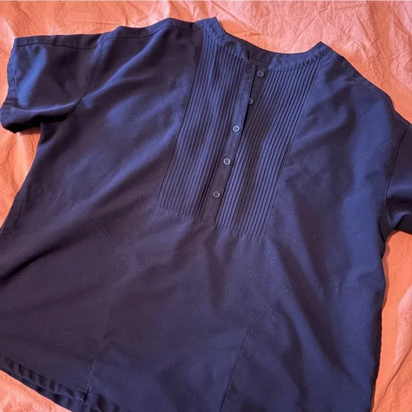 Navy Figs Pintuck Mua Top - Picture 1 of 3